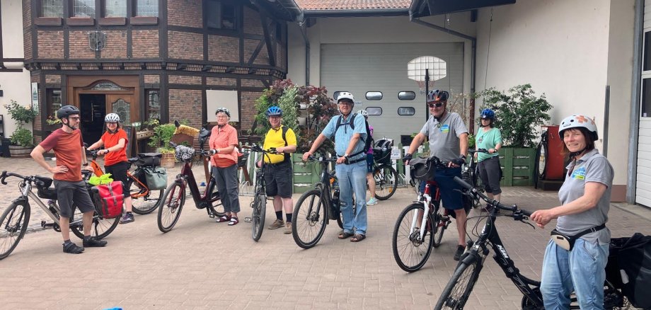 Menschen mit ihrem Fahrrad