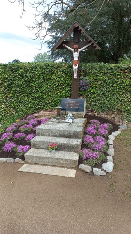 Bild Denkmal Friedhof Worfelden