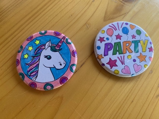 Einhorn- und Party-Button