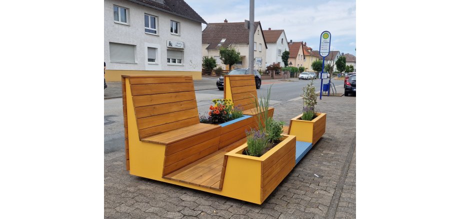 Bänke Stadtmöbel mit Bepflanzung