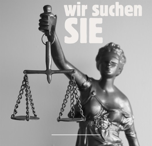 Foto: Justitia mit Text Wir suchen Sie