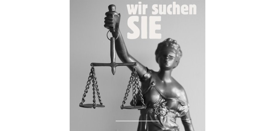 Foto: Justitia mit Text Wir suchen Sie