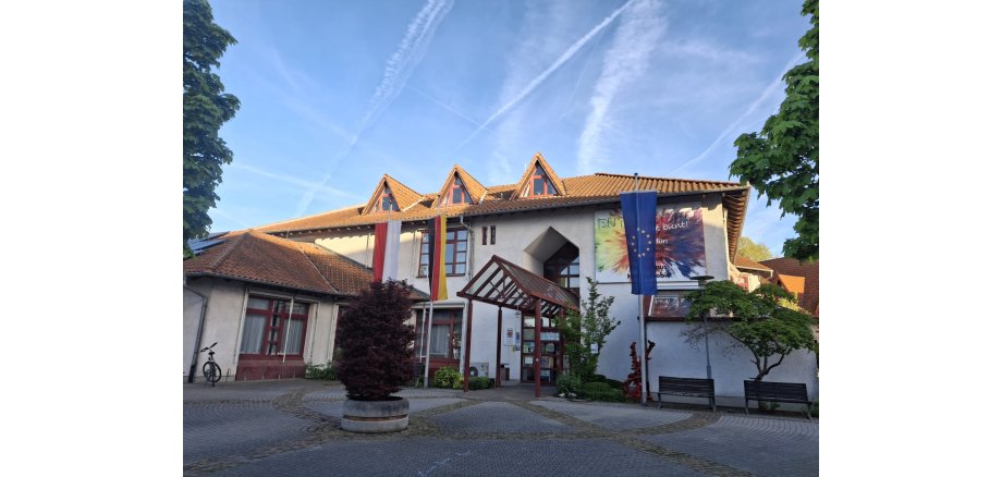 Rathaus Büttelborn Flaggen 80 Jahre Hessen