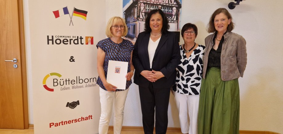 Foto von Staatssekretärin für Bundes- und Europaangelegenheiten, Karin Müller und Teil des Vorstands des Partnerschaftsvereins