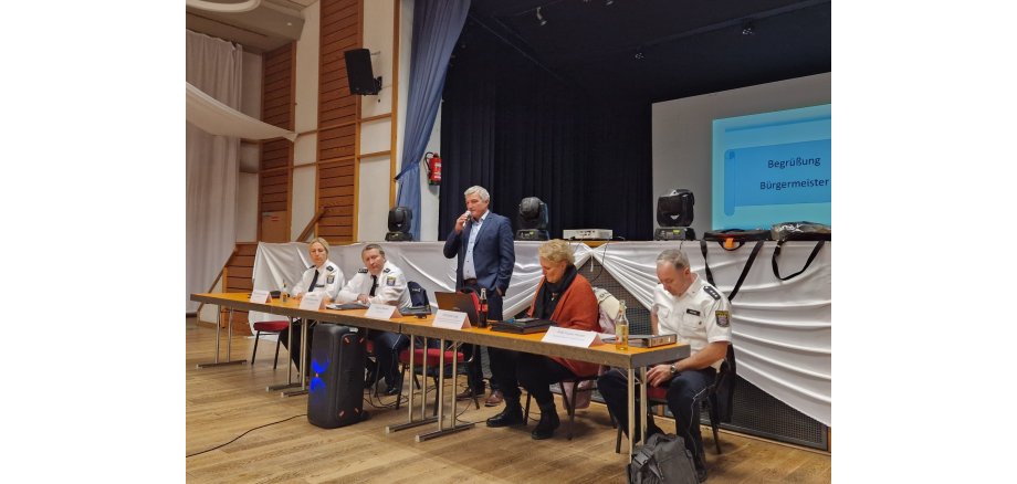 Podium der zweiten Sicherheitskonferenz in Büttelborn